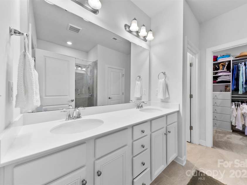 9302 Dufaux Drive, Charlotte, NC 28278.  MLS# CAR4291286, YatesRealty ID 32629. 