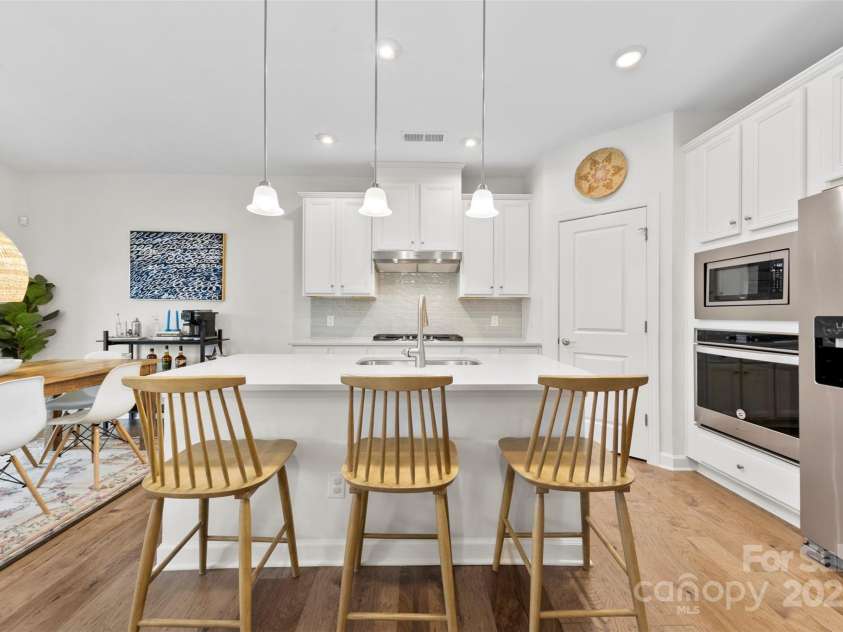 9302 Dufaux Drive, Charlotte, NC 28278.  MLS# CAR4291286, YatesRealty ID 32629. 