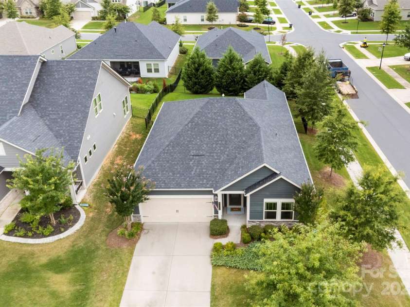 9302 Dufaux Drive, Charlotte, NC 28278.  MLS# CAR4291286, YatesRealty ID 32629. 