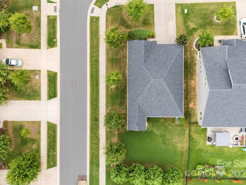 9302 Dufaux Drive, Charlotte, NC 28278.  MLS# CAR4291286, YatesRealty ID 32629. 