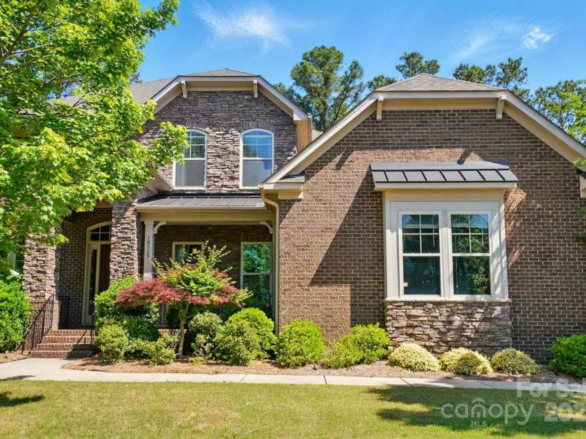 16515 Governors Club Court, Charlotte, NC 28278.  MLS# CAR4204352, YatesRealty ID 3263. 