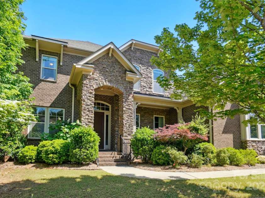 16515 Governors Club Court, Charlotte, NC 28278.  MLS# CAR4204352, YatesRealty ID 3263. 