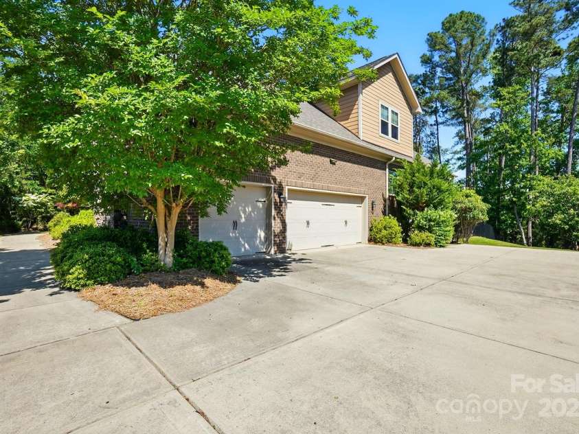 16515 Governors Club Court, Charlotte, NC 28278.  MLS# CAR4204352, YatesRealty ID 3263. 