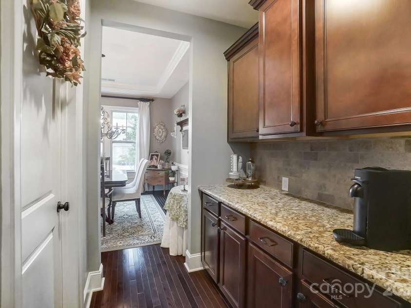 16515 Governors Club Court, Charlotte, NC 28278.  MLS# CAR4204352, YatesRealty ID 3263. 