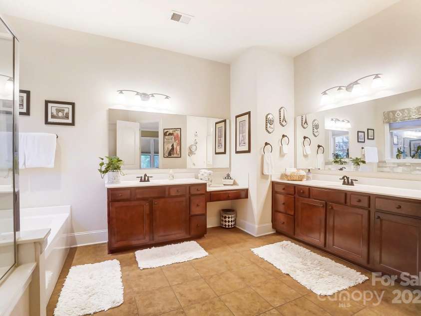 16515 Governors Club Court, Charlotte, NC 28278.  MLS# CAR4204352, YatesRealty ID 3263. 