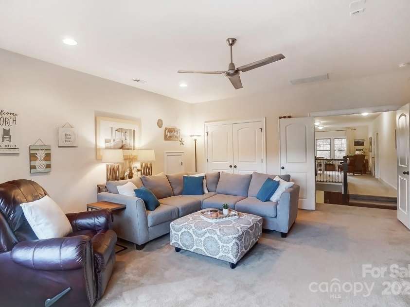 16515 Governors Club Court, Charlotte, NC 28278.  MLS# CAR4204352, YatesRealty ID 3263. 