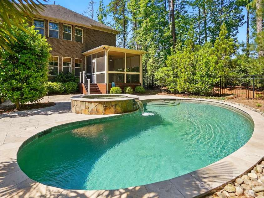 16515 Governors Club Court, Charlotte, NC 28278.  MLS# CAR4204352, YatesRealty ID 3263. 