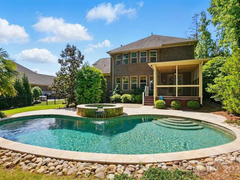 16515 Governors Club Court, Charlotte, NC 28278.  MLS# CAR4204352, YatesRealty ID 3263. 