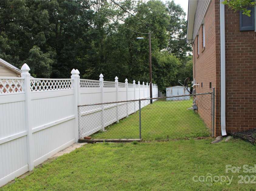 116 Woodbark Lane, Kings Mountain, NC 28086.  MLS# CAR4268258, YatesRealty ID 32630. 