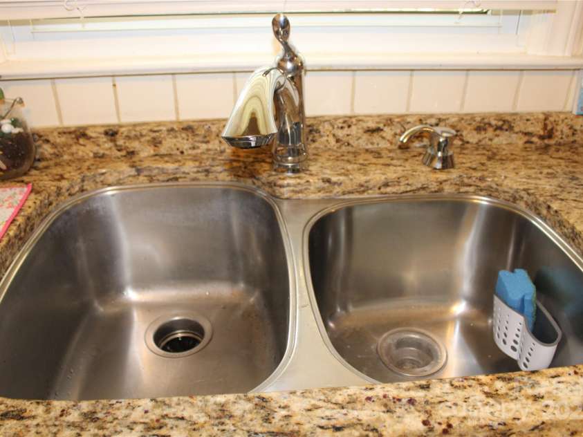 116 Woodbark Lane, Kings Mountain, NC 28086.  MLS# CAR4268258, YatesRealty ID 32630. Granite counter tops and stainless sink w disposal