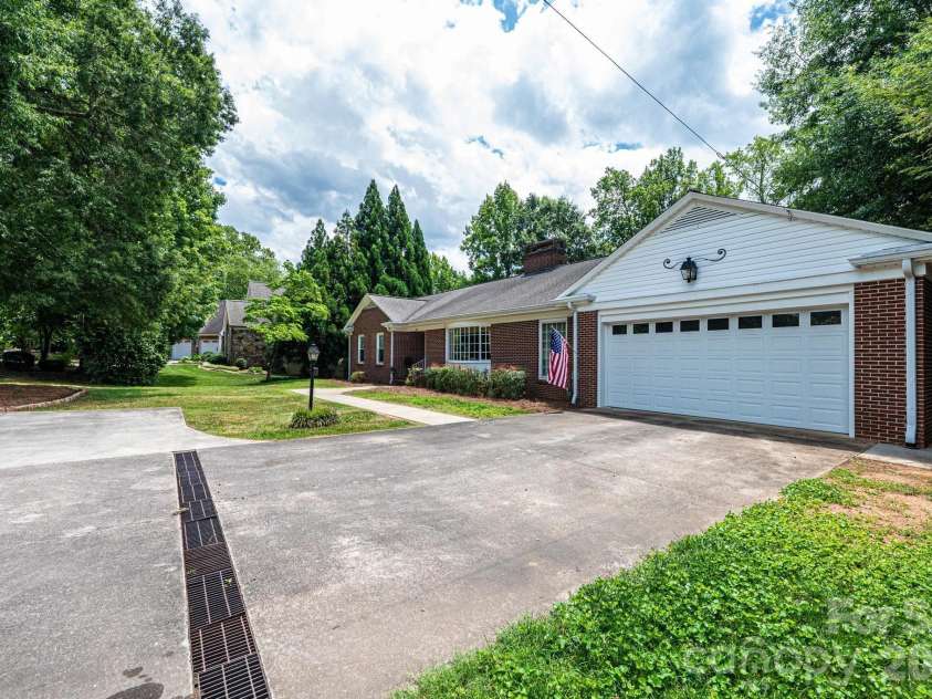 1807 5th Street, Hickory, NC 28601.  MLS# CAR4394751, YatesRealty ID 32630. 