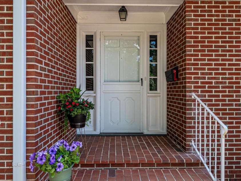 1807 5th Street, Hickory, NC 28601.  MLS# CAR4394751, YatesRealty ID 32630. 