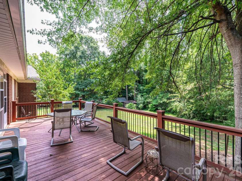 1807 5th Street, Hickory, NC 28601.  MLS# CAR4394751, YatesRealty ID 32630. 