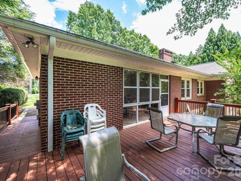 1807 5th Street, Hickory, NC 28601.  MLS# CAR4394751, YatesRealty ID 32630. 