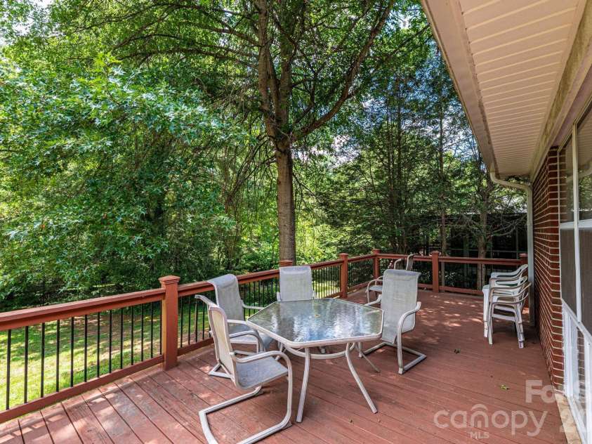 1807 5th Street, Hickory, NC 28601.  MLS# CAR4394751, YatesRealty ID 32630. 