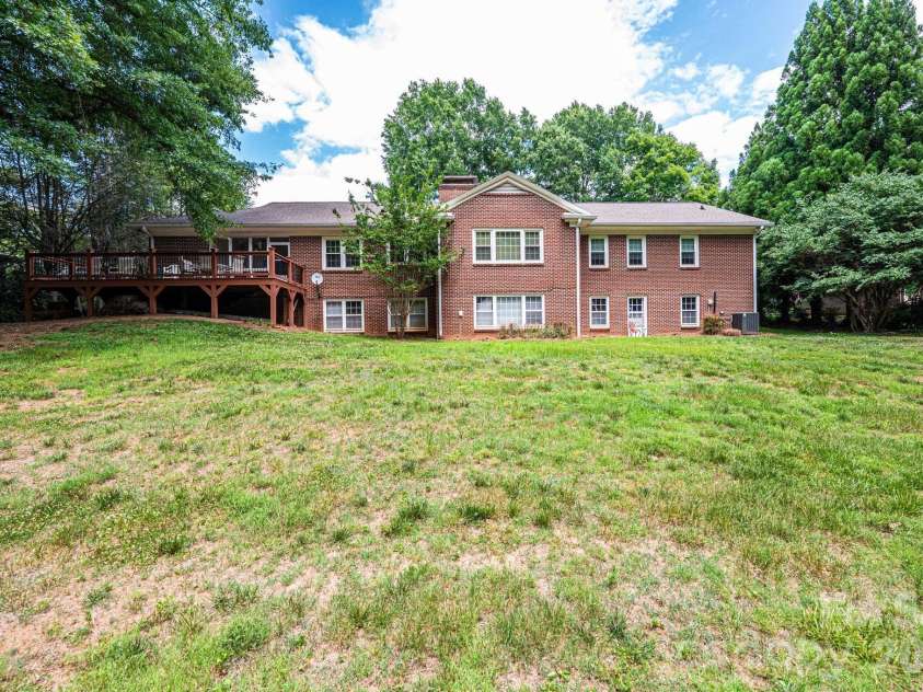 1807 5th Street, Hickory, NC 28601.  MLS# CAR4394751, YatesRealty ID 32630. 