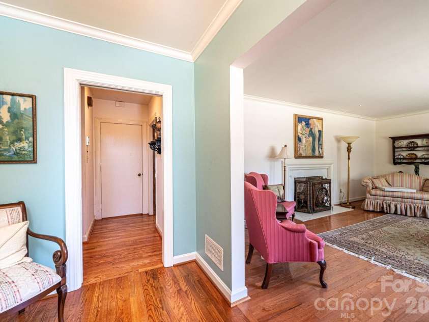 1807 5th Street, Hickory, NC 28601.  MLS# CAR4394751, YatesRealty ID 32630. 