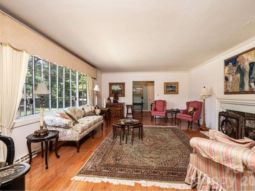 1807 5th Street, Hickory, NC 28601.  MLS# CAR4394751, YatesRealty ID 32630. 