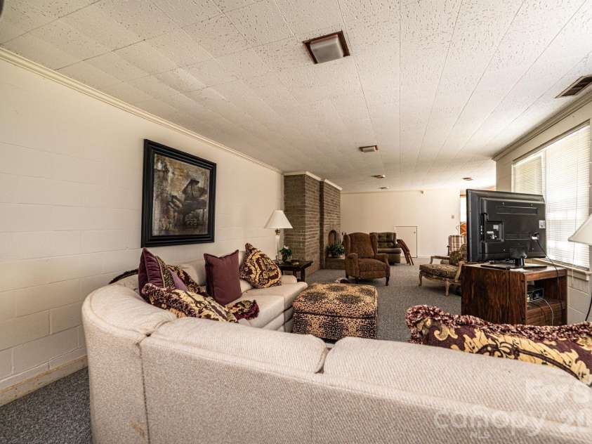 1807 5th Street, Hickory, NC 28601.  MLS# CAR4394751, YatesRealty ID 32630. 