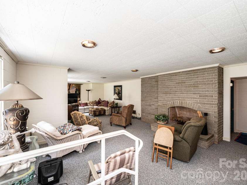 1807 5th Street, Hickory, NC 28601.  MLS# CAR4394751, YatesRealty ID 32630. 