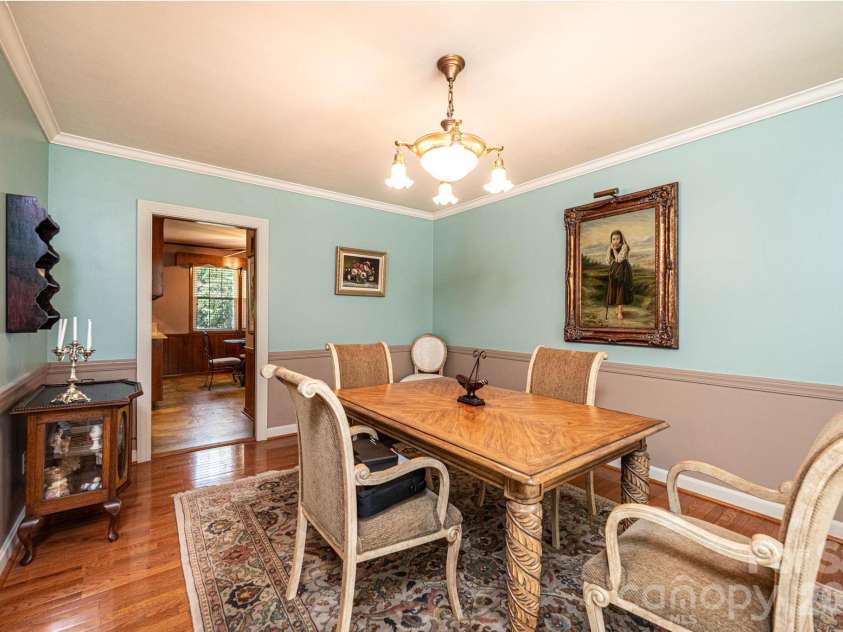 1807 5th Street, Hickory, NC 28601.  MLS# CAR4394751, YatesRealty ID 32630. 