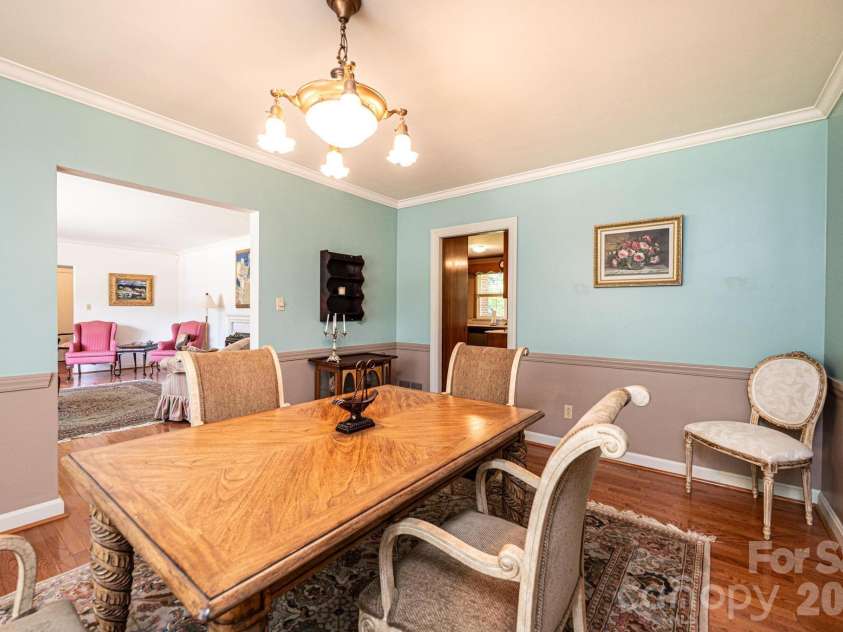 1807 5th Street, Hickory, NC 28601.  MLS# CAR4394751, YatesRealty ID 32630. 