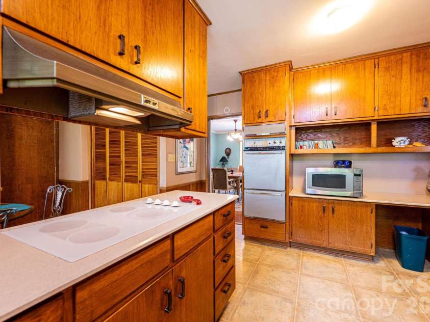 1807 5th Street, Hickory, NC 28601.  MLS# CAR4394751, YatesRealty ID 32630. 