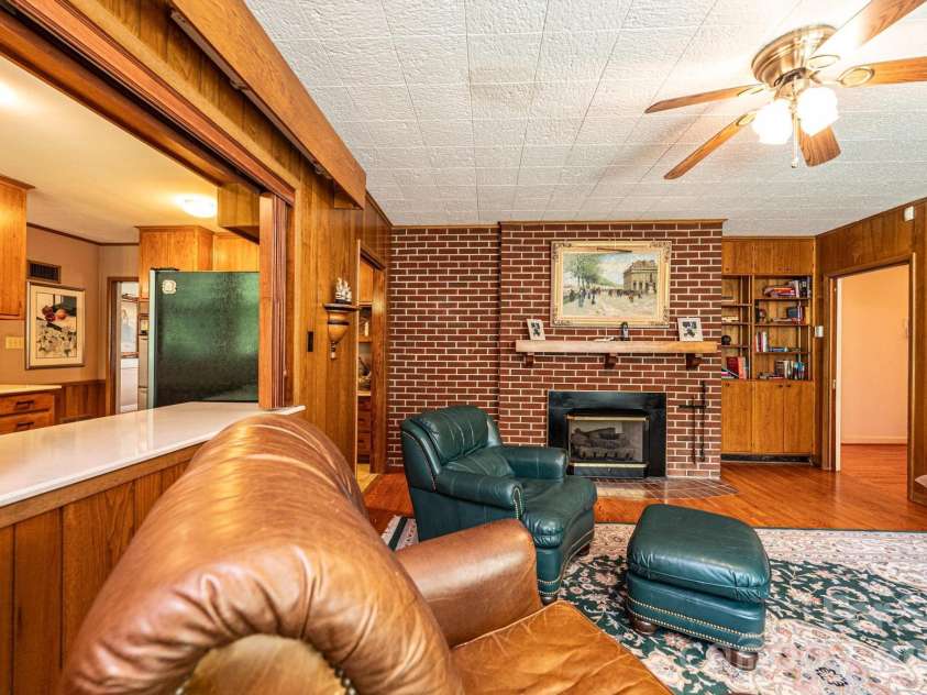 1807 5th Street, Hickory, NC 28601.  MLS# CAR4394751, YatesRealty ID 32630. 