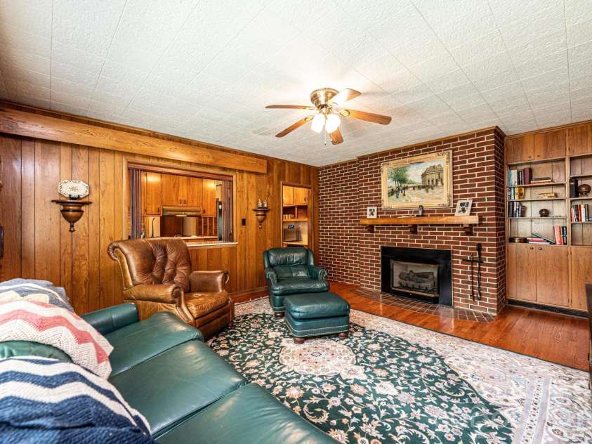 1807 5th Street, Hickory, NC 28601.  MLS# CAR4394751, YatesRealty ID 32630. 