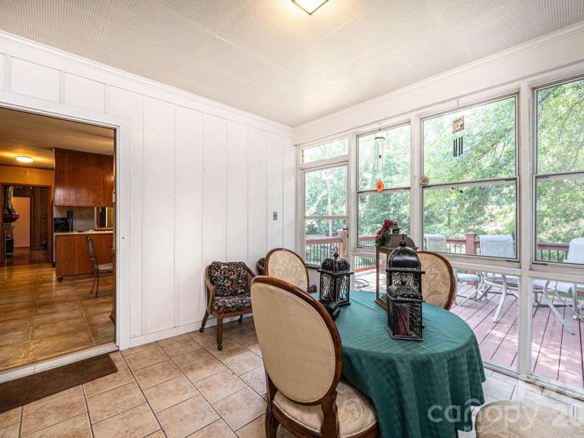 1807 5th Street, Hickory, NC 28601.  MLS# CAR4394751, YatesRealty ID 32630. 