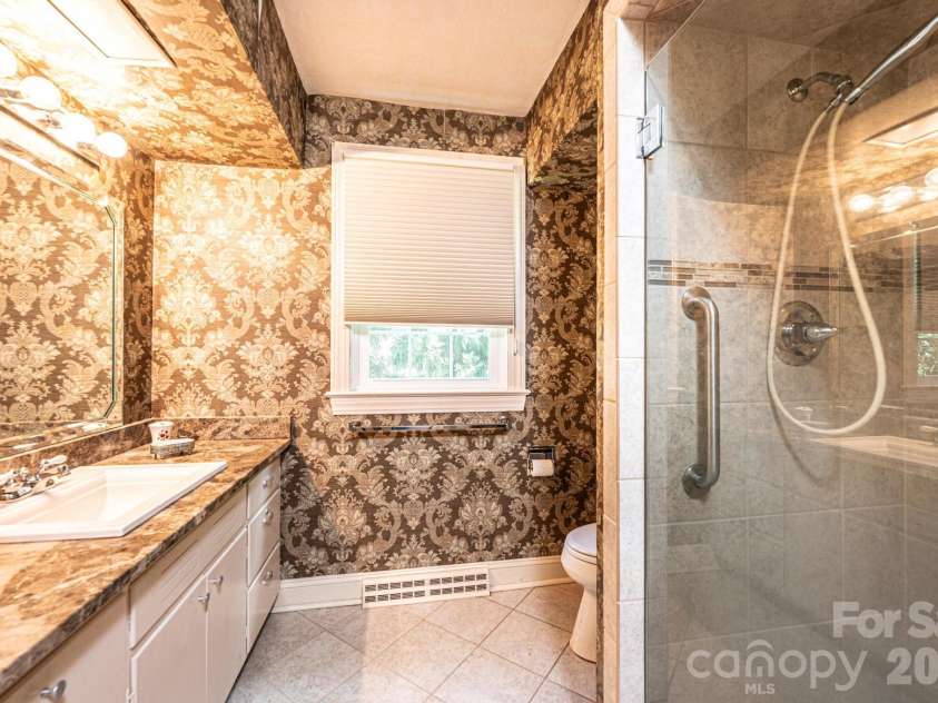 1807 5th Street, Hickory, NC 28601.  MLS# CAR4394751, YatesRealty ID 32630. 