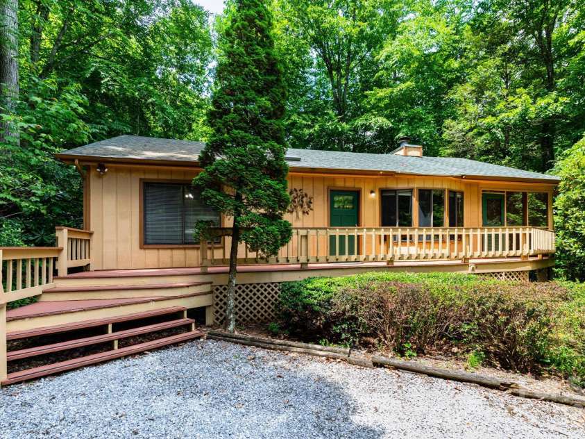 86 Mountain Road, Maggie Valley, NC 28751.  MLS# CAR4396107, YatesRealty ID 32632. 