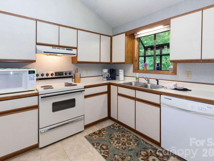 86 Mountain Road, Maggie Valley, NC 28751.  MLS# CAR4396107, YatesRealty ID 32632. 
