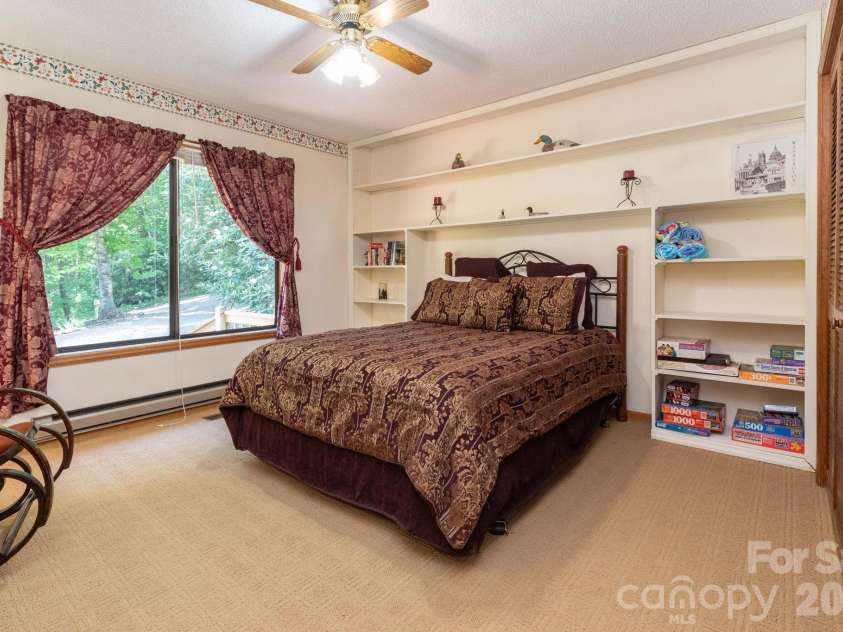 86 Mountain Road, Maggie Valley, NC 28751.  MLS# CAR4396107, YatesRealty ID 32632. 
