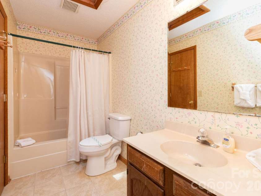 86 Mountain Road, Maggie Valley, NC 28751.  MLS# CAR4396107, YatesRealty ID 32632. 