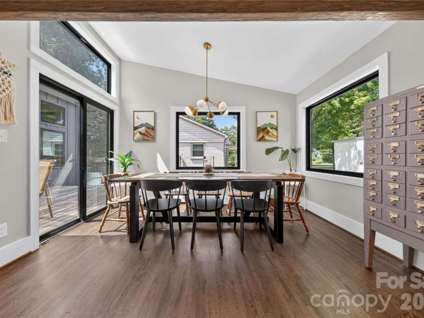 1721 Merry Oaks Road, Charlotte, NC 28205.  MLS# CAR4393637, YatesRealty ID 32633. Dining Space
