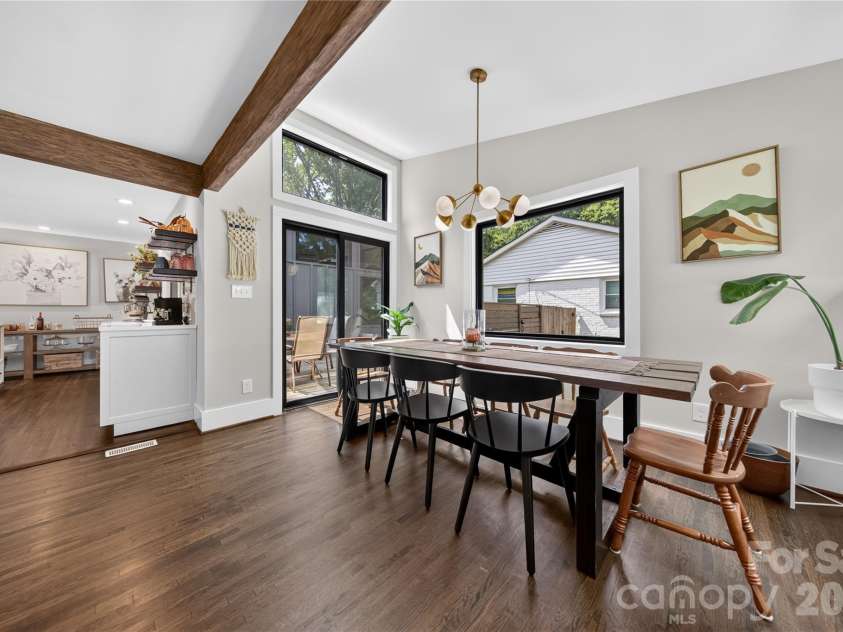 1721 Merry Oaks Road, Charlotte, NC 28205.  MLS# CAR4393637, YatesRealty ID 32633. Dining Space