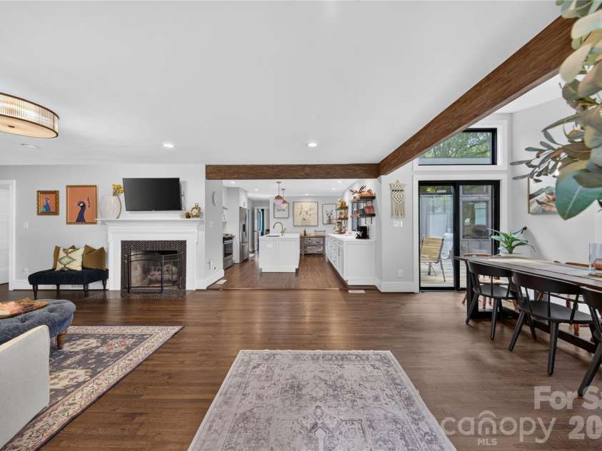 1721 Merry Oaks Road, Charlotte, NC 28205.  MLS# CAR4393637, YatesRealty ID 32633. Entry