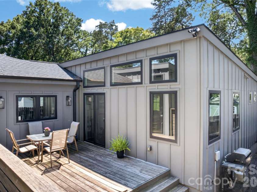 1721 Merry Oaks Road, Charlotte, NC 28205.  MLS# CAR4393637, YatesRealty ID 32633. Grilling Deck