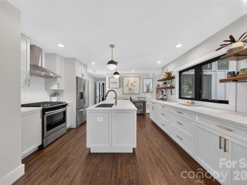 1721 Merry Oaks Road, Charlotte, NC 28205.  MLS# CAR4393637, YatesRealty ID 32633. Kitchen