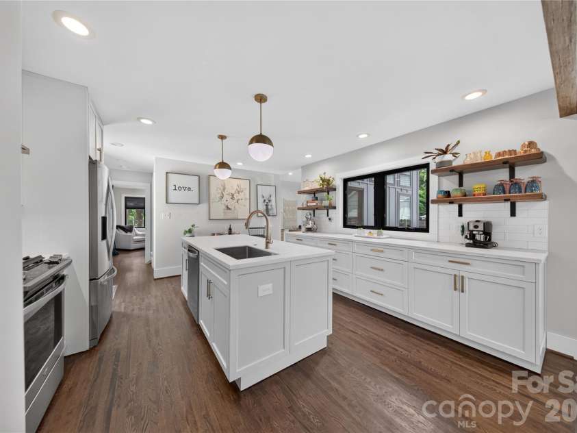 1721 Merry Oaks Road, Charlotte, NC 28205.  MLS# CAR4393637, YatesRealty ID 32633. Kitchen