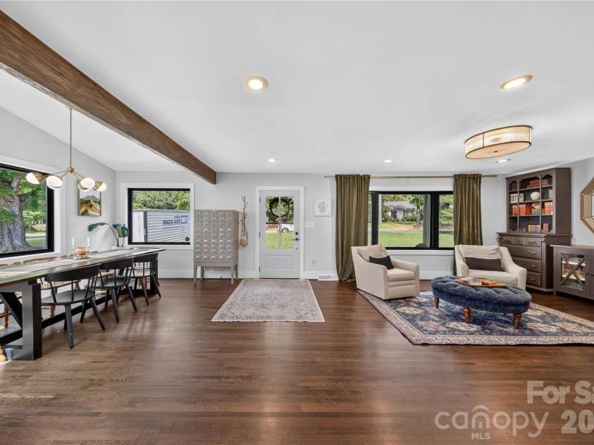 1721 Merry Oaks Road, Charlotte, NC 28205.  MLS# CAR4393637, YatesRealty ID 32633. Open Concept