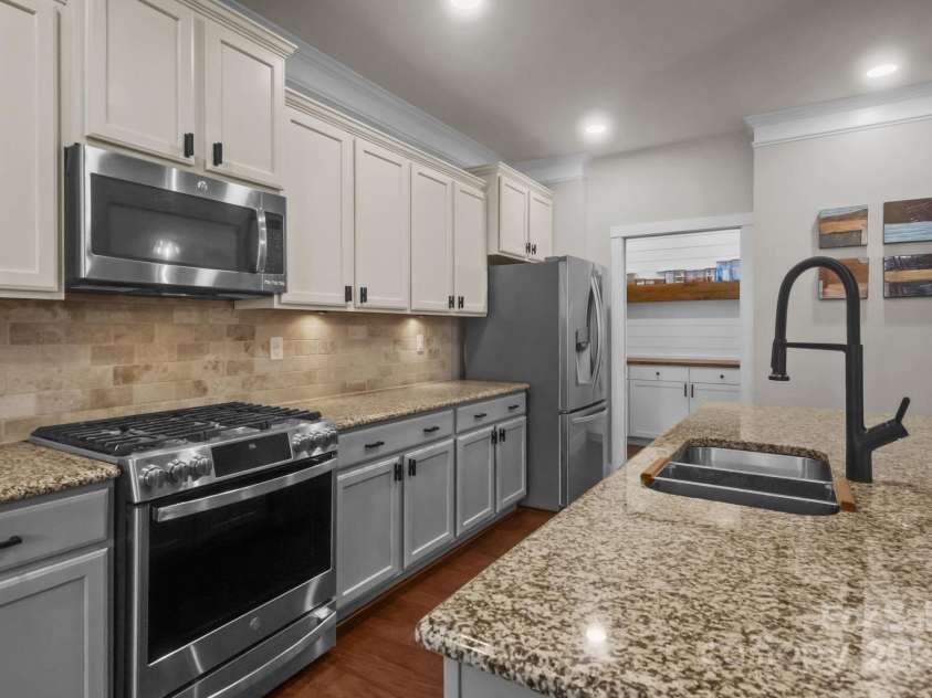 9325 Rayneridge Drive, Huntersville, NC 28078.  MLS# CAR4287880, YatesRealty ID 32634. 