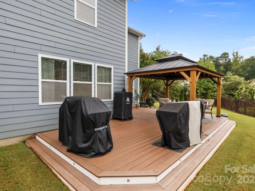 9325 Rayneridge Drive, Huntersville, NC 28078.  MLS# CAR4287880, YatesRealty ID 32634. 