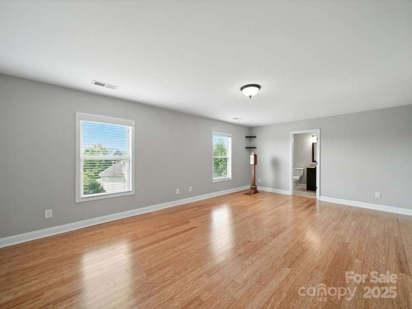 1402 Wynhurst Drive, Waxhaw, NC 28173.  MLS# CAR4290603, YatesRealty ID 32635. 3rd level bedroom with en suite bath, has been used as a dojo. Perfect for a dance studio or hobby space - bring your imagination!