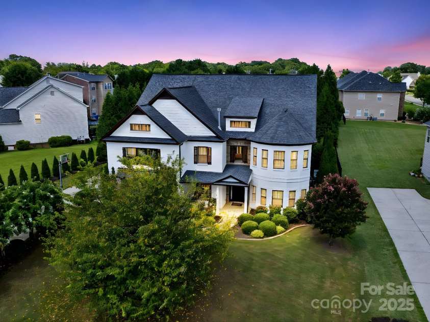 1402 Wynhurst Drive, Waxhaw, NC 28173.  MLS# CAR4290603, YatesRealty ID 32635. 