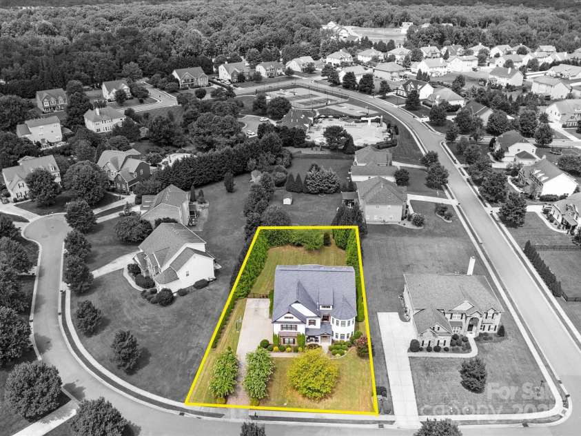 1402 Wynhurst Drive, Waxhaw, NC 28173.  MLS# CAR4290603, YatesRealty ID 32635. 