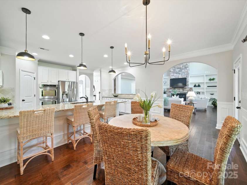 1402 Wynhurst Drive, Waxhaw, NC 28173.  MLS# CAR4290603, YatesRealty ID 32635. Breakfast area