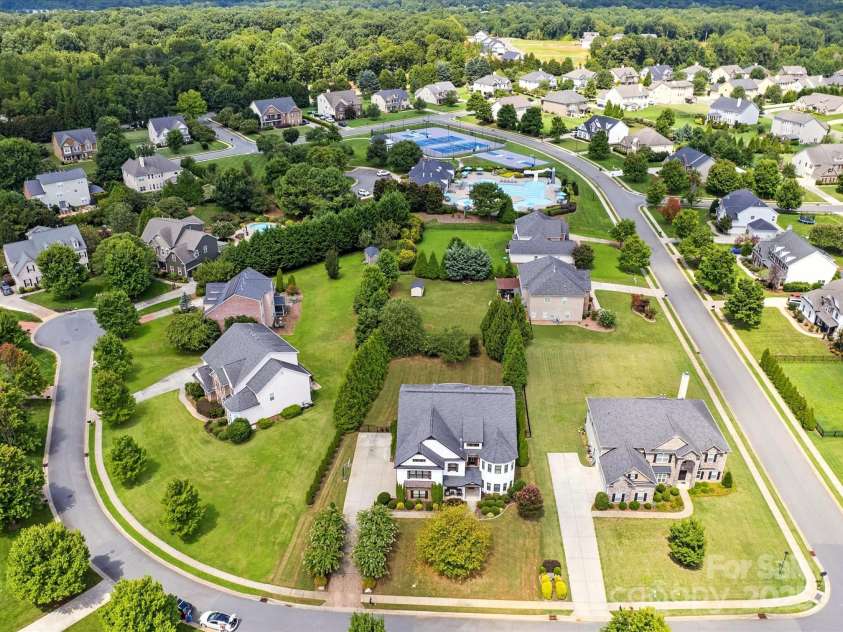 1402 Wynhurst Drive, Waxhaw, NC 28173.  MLS# CAR4290603, YatesRealty ID 32635. Just steps from amenities!