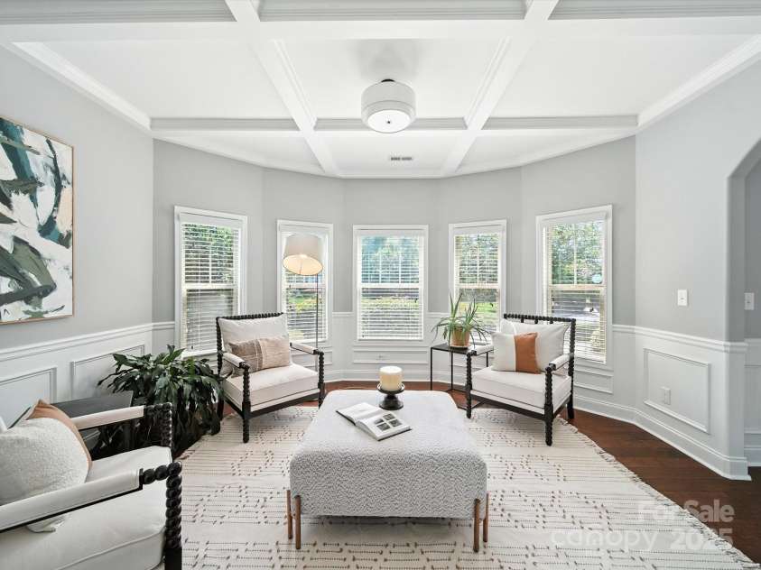 1402 Wynhurst Drive, Waxhaw, NC 28173.  MLS# CAR4290603, YatesRealty ID 32635. So much natural light!